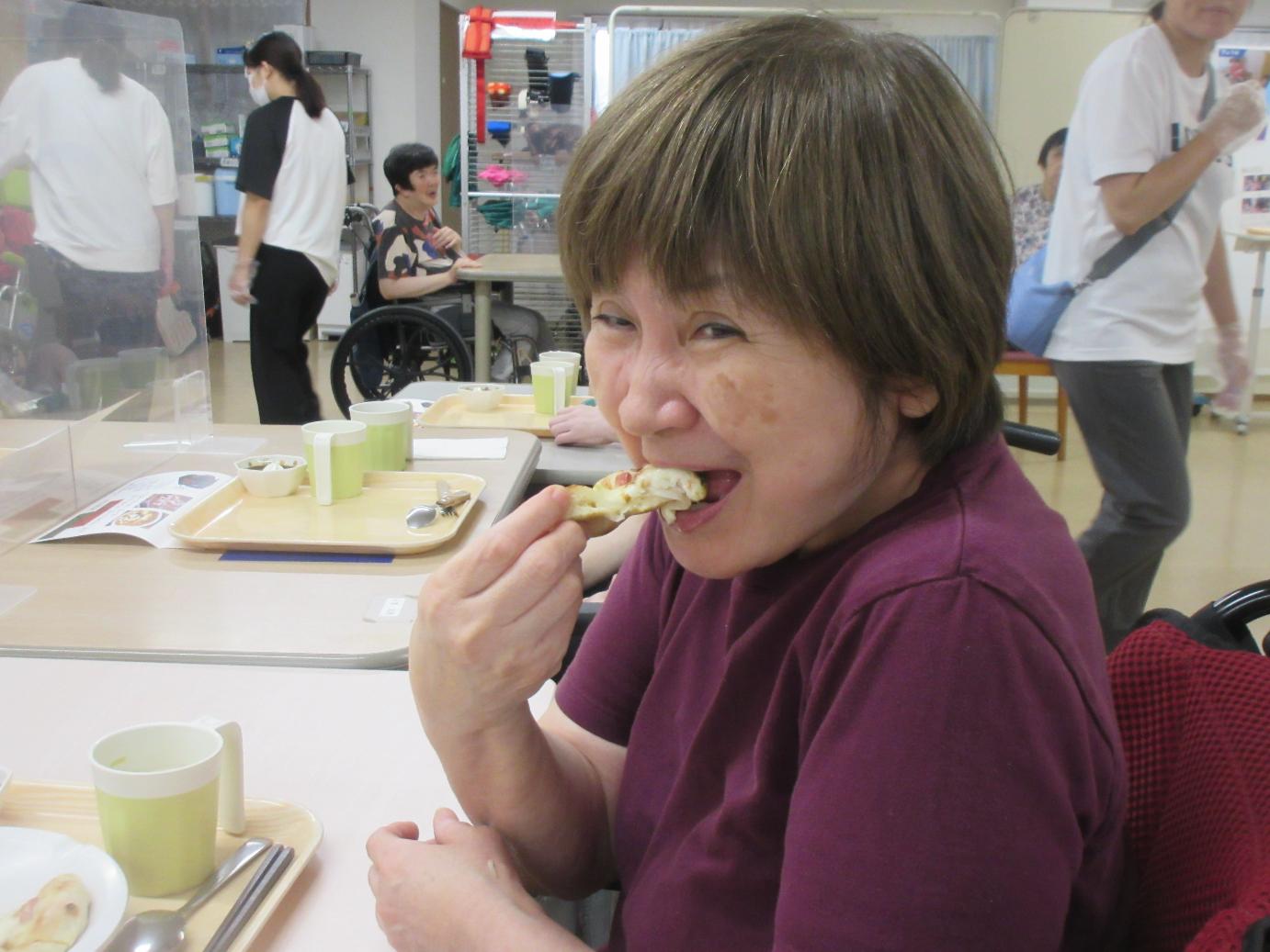 ピザのキッチンカーが来ました♪